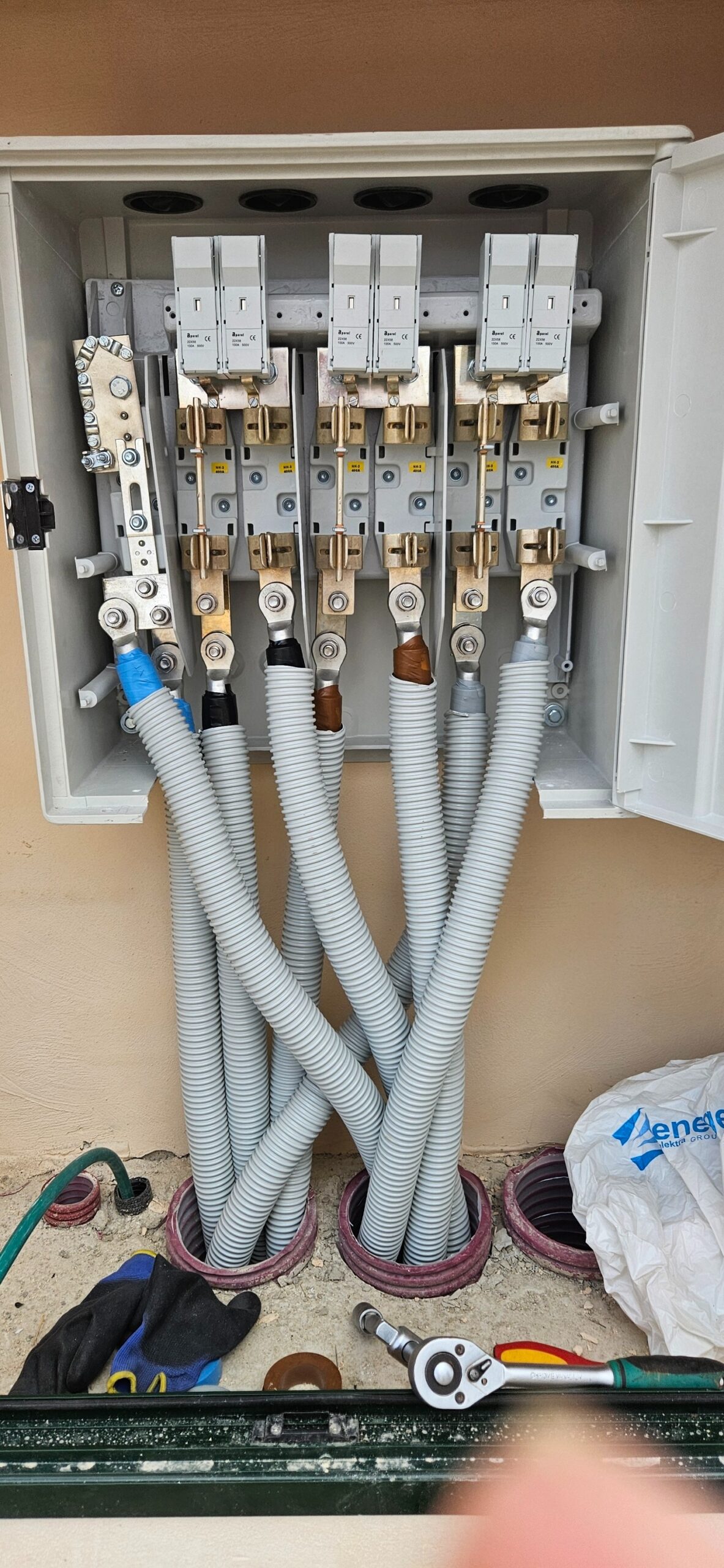 Instalación de cuadros eléctricos y boletines de luz con BESTARD