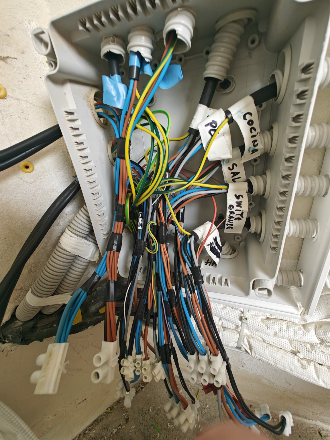 INSTALACIONES ELÉCTRICAS BESTARD: Reparación de averías eléctricas y cortocircuitos